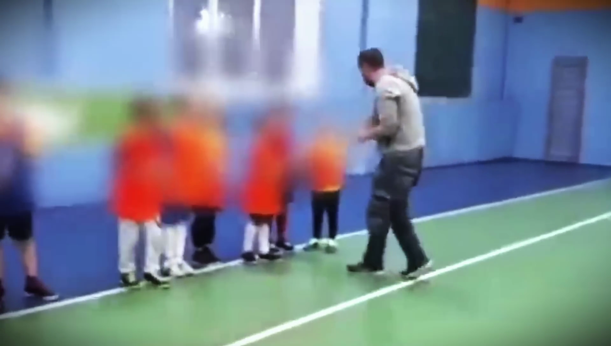 Вячеслав тренирует футбольную команду