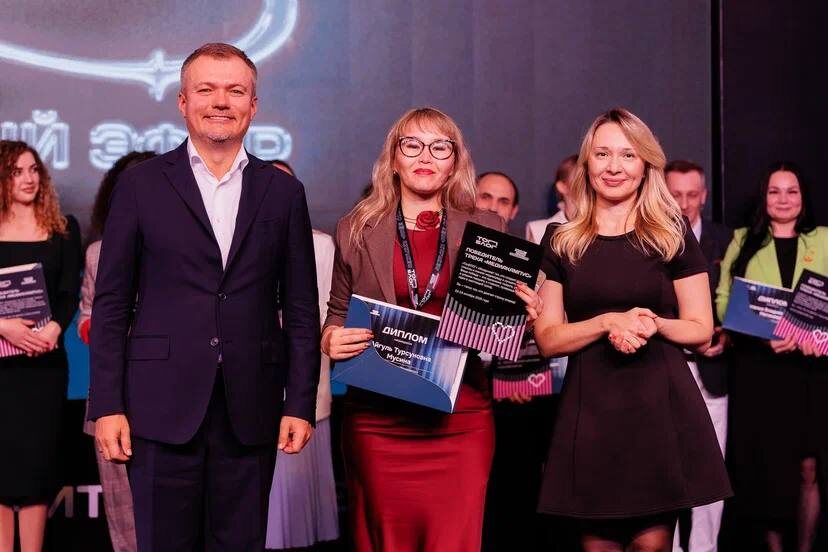    Айгуль Мусина на фото в центре. Фото предоставлено пресс-службой правительства Оренбургской области