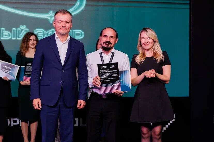    Дмитрий Кузякин на фото в центре. Фото предоставлено пресс-службой правительства Оренбургской области