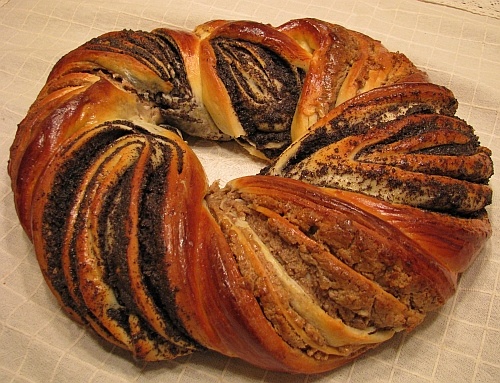 Орехово-маковый рулет