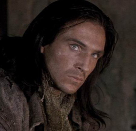 Райф Файнс отлично сыграл. Хотя Том Харди тоже неплох