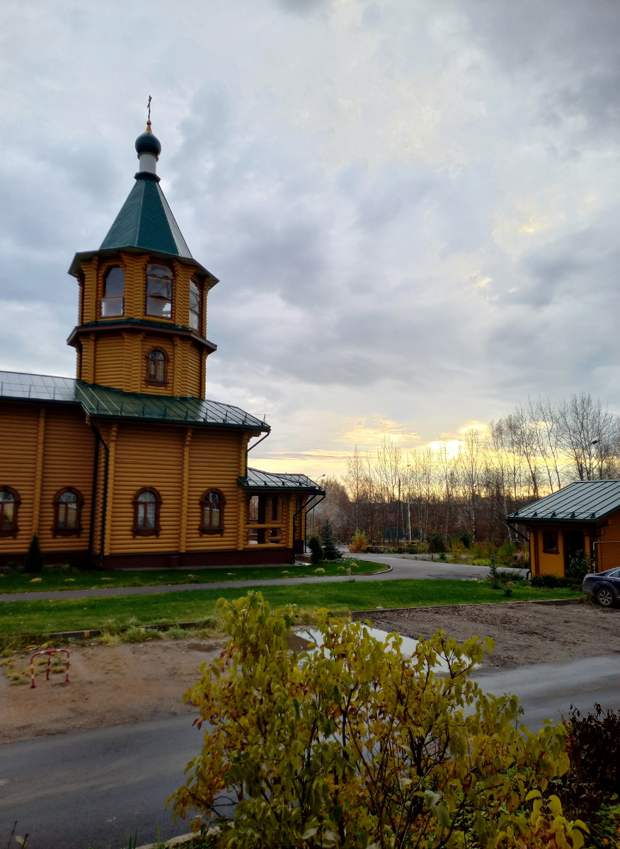 Вот такой вид я застала сегодня из своего окна)