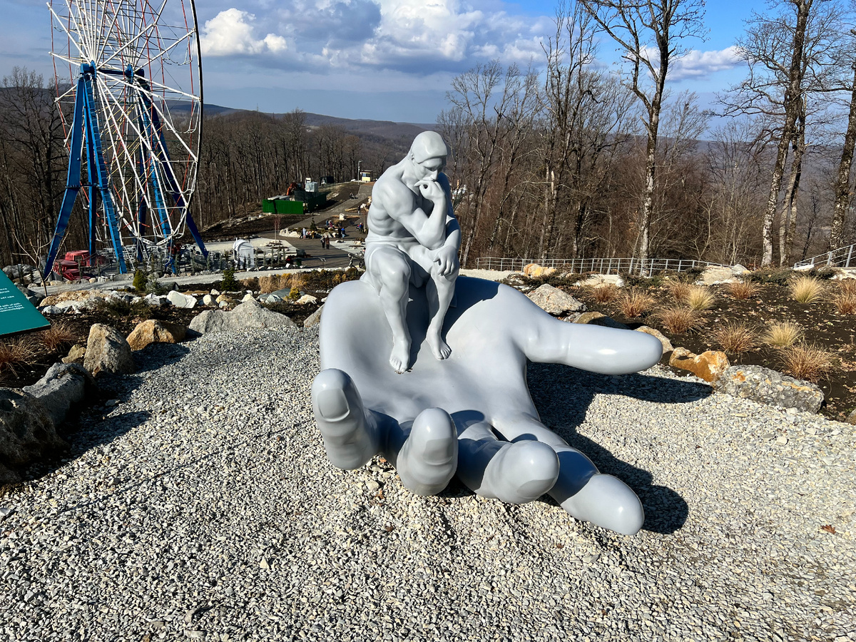 Горячий ключ в феврале - листайте вправо, можно понять как люди одеты