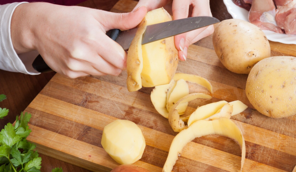    Картофельные протирания, которые стирают годы с лица: делюсь результатом