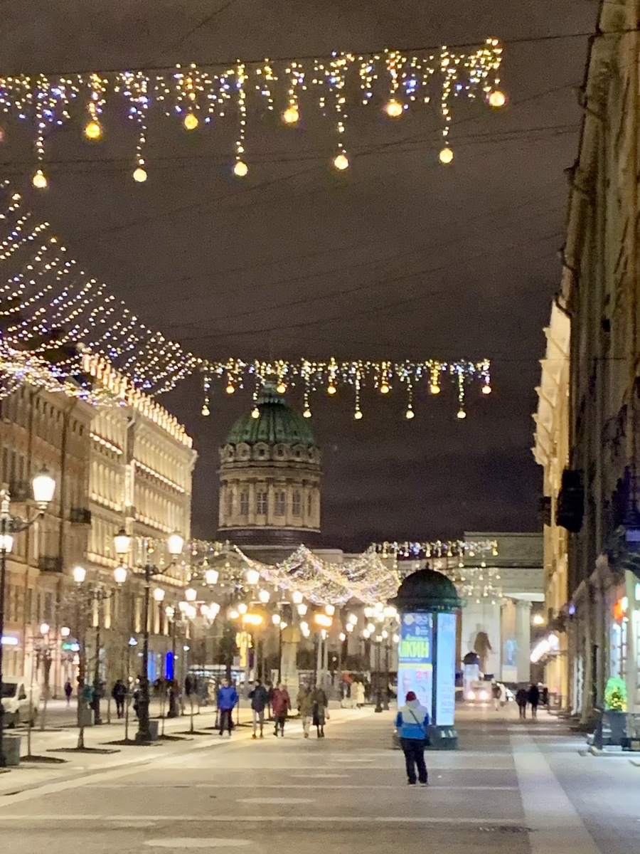 Пешеходная Малая Конюшенная улица, вид на Казанский собор, фото автора