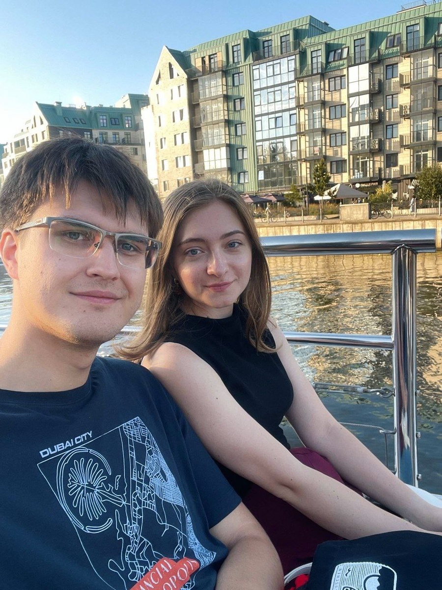 Мы Саша и Соня. Добро пожаловать на наш канал 🧡 А точнее на кухню. Здесь мы без прикрас делимся с вами честными отзывами на кофе, вино и готовим вкусные рецепты. Оставайтесь! 