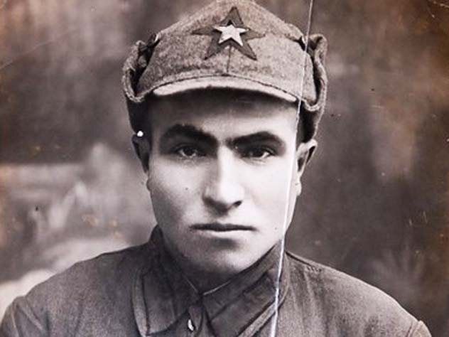 Советский солдат Семен Гитлер. Фото (https://ru.wikipedia.org/wiki/%D0%A4%D0%B0%D0%B9%D0%BB:Semen_Hitler.jpg).