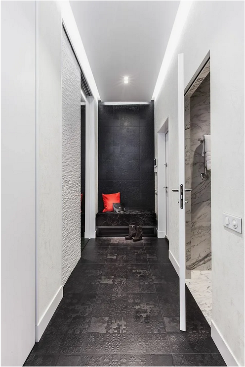 Темный пол в узкой прихожей (фото из интернета)