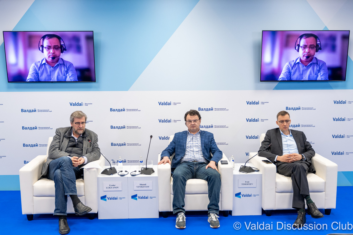 Фёдор Лукьянов, Шамиль Еникеев, Иван Тимофеев, Амит Бандари (онлайн) © Клуб «Валдай»