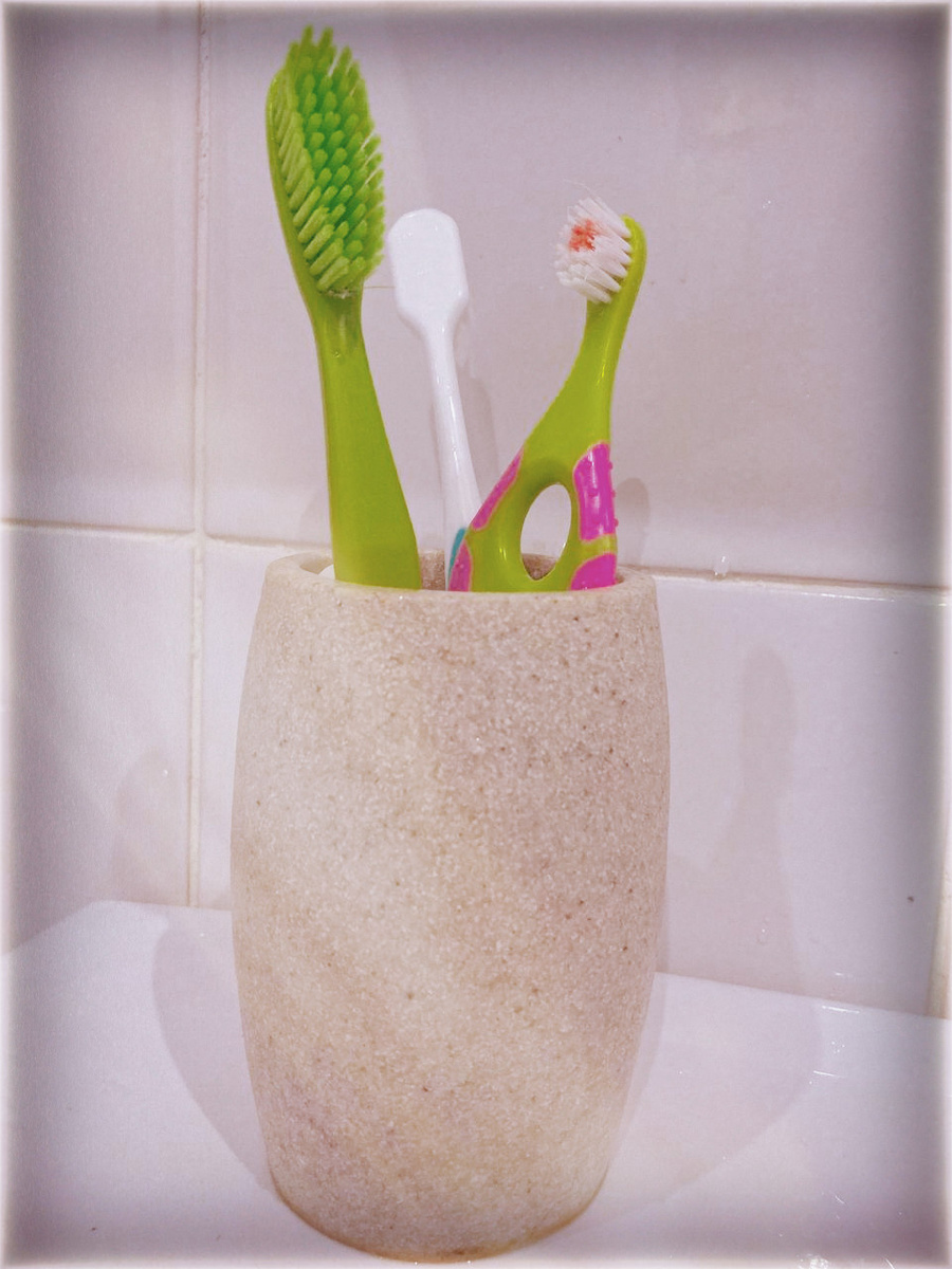 Зубные щетки в семье