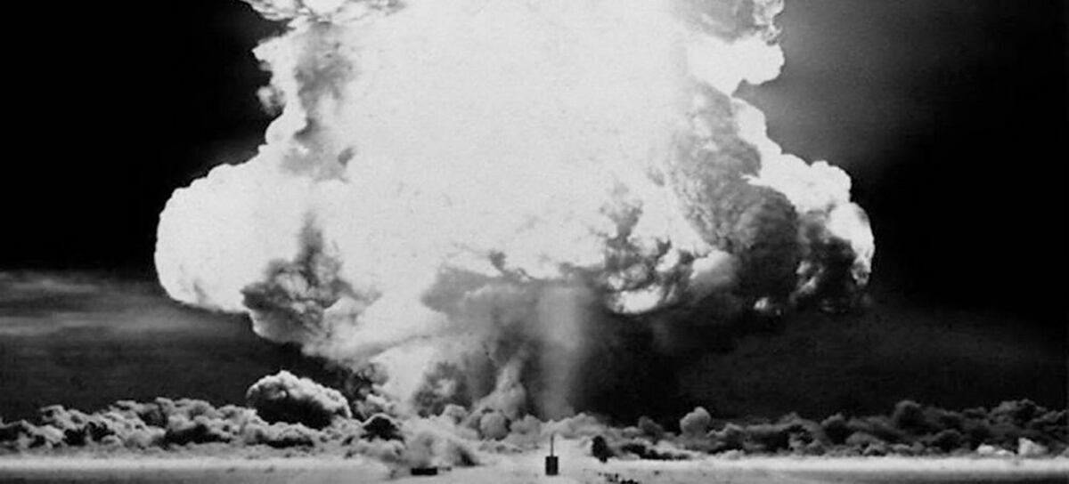    Фото сделано на полигоне в Семипалатинске через две секунды после успешного испытания первой советской атомной бомбы / © РФЯЦ-ВНИИЭФ