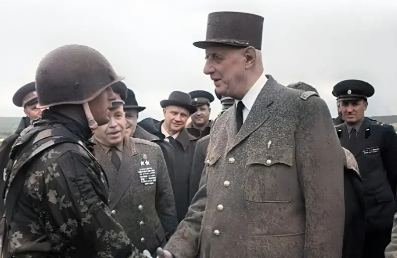 Вопреки Кремлю: что на самом деле сделал де Голль у могилы Сталина?