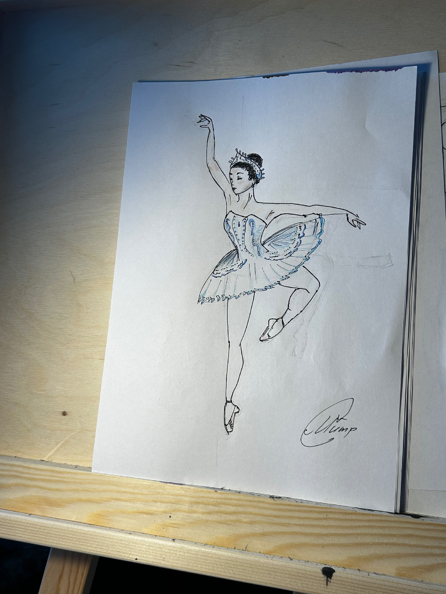 Нашла свой старый арт, вот такая прелесть. Кажется, что эта девочка - фарфоровая ) 