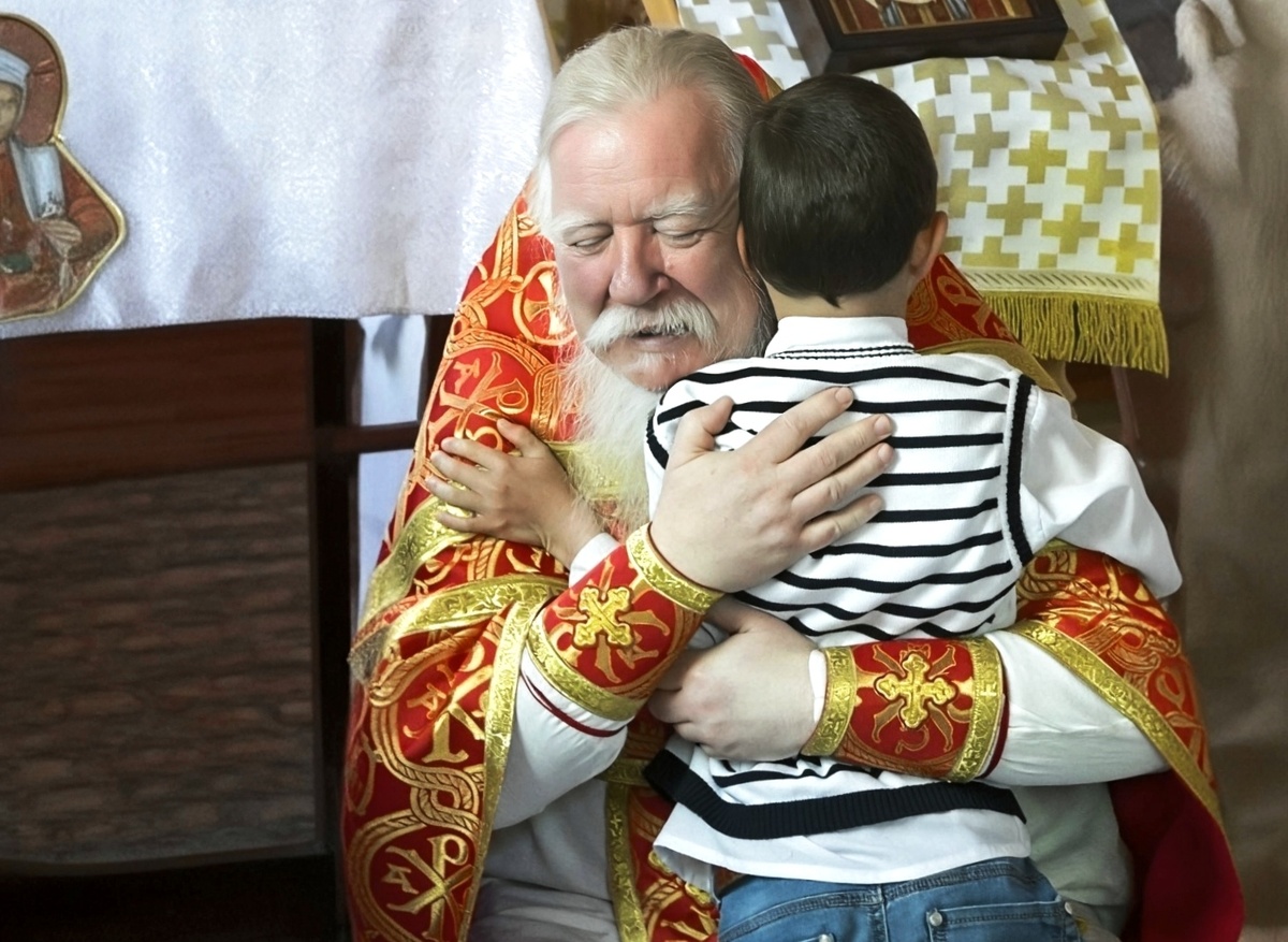 Димитрий Смирнов: «Рождается ребёночек хорошим. Почему же он становится преступником? Почему за пятнадцать лет он превращается в плохого? Кто виноват в этом? Мы. Потому что мы не научили его любви».