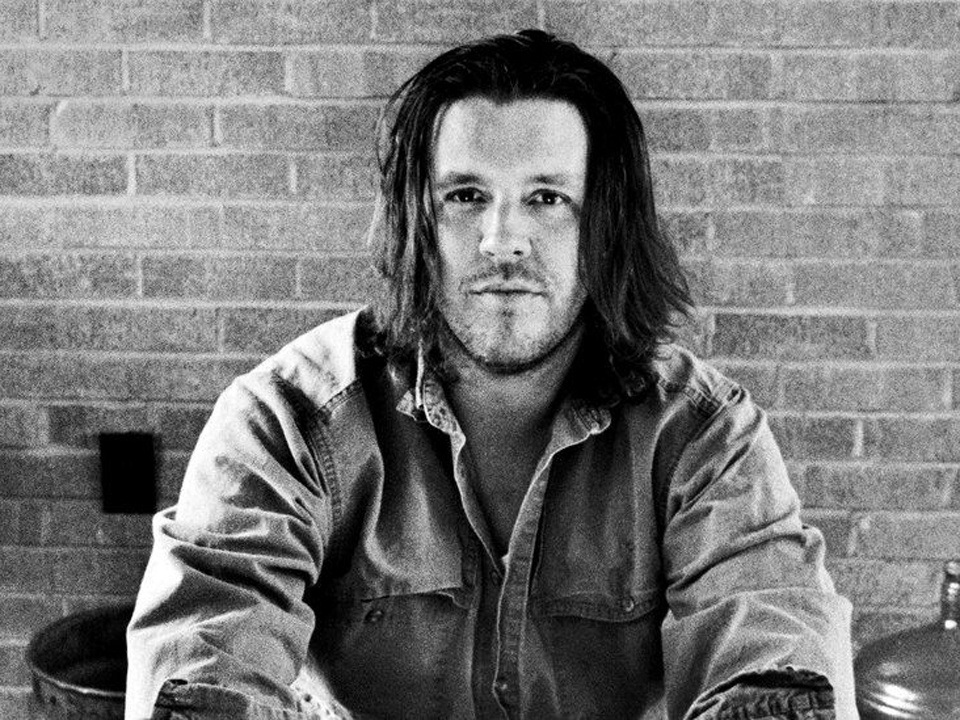 Дэвид Фостер Уоллес (англ. David Foster Wallace) — американский писатель, представитель «новой искренности», мыслитель, эссеист, автор нескольких романов и сборников рассказов.