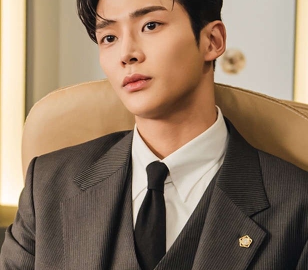 А какой Роун для тебя? Вспоминаем образы корейского актера перед его уходом в армию