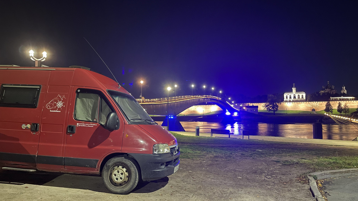 У Горбатого моста