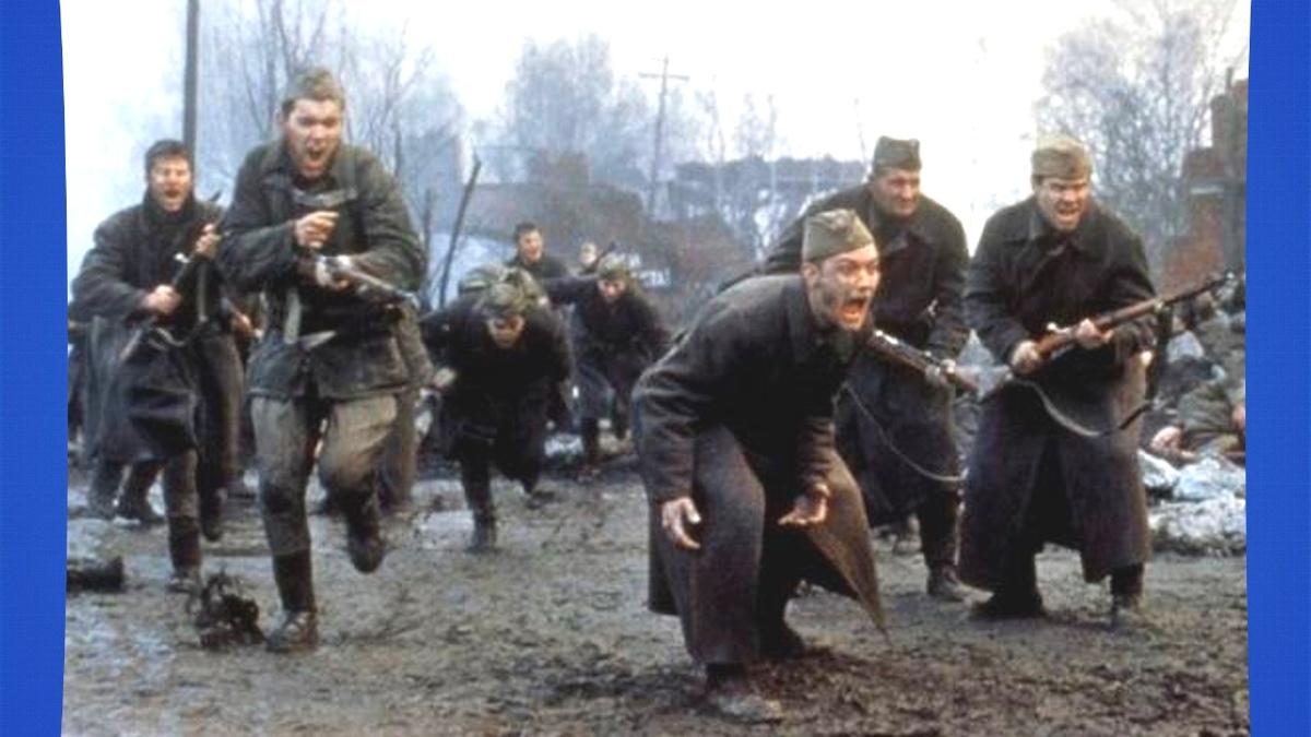 Кадр из фильма Враг у ворот, где советские войса бегут в атаку без винтовок вообще
