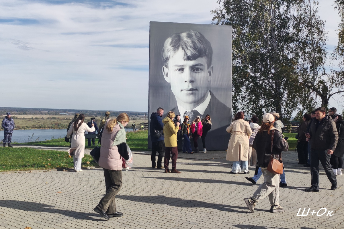 Символическое место с видом на Оку в Константиново.