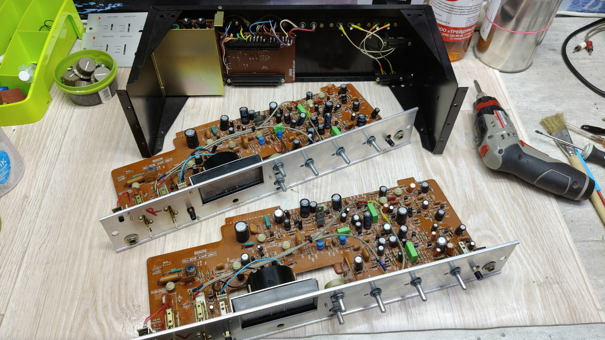 Блоки усилителей магнитофона Denon DH-610s. Фото из моей мастерской SoundLab55.