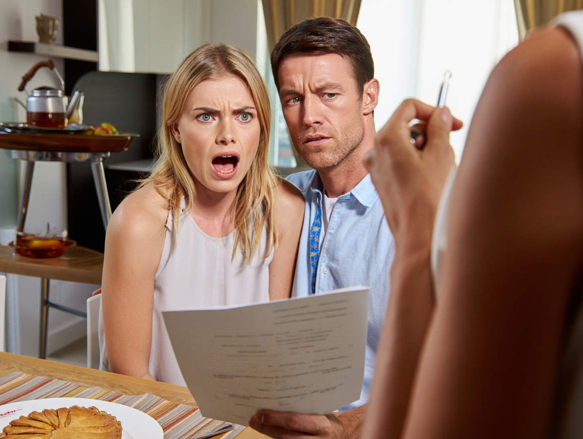 - Теперь эта квартира принадлежит мне, - заявила сестра мужа на семейном ужине, не зная, что я уже посетила нотариуса.