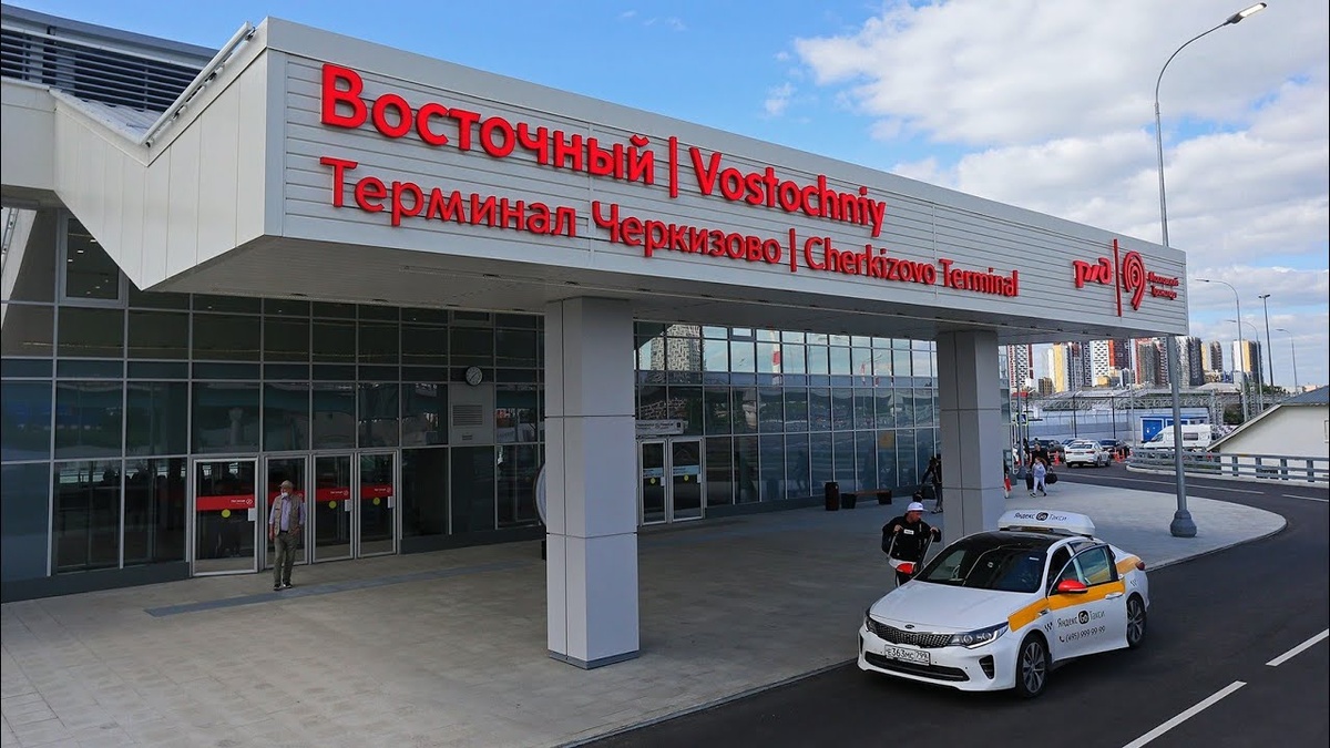 Приехали на Восточный вокзал и не знаете, как добраться до метро? Пошаговая инструкция, как быстро найти крытый переход к станциям Черкизовская и МЦК Локомотив, даже ночью, и не заблудиться с багажом.