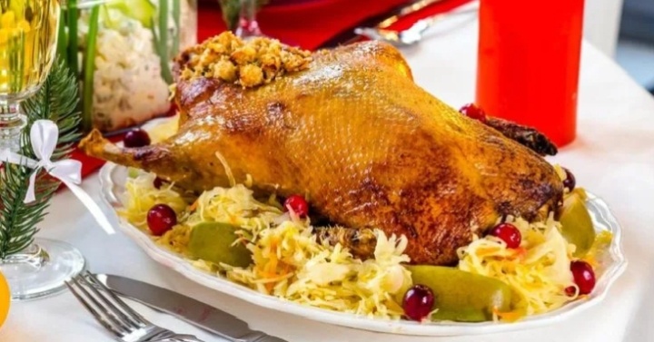 Гусь с Яблоками и Квашеной Капустой: Классика Праздничной Кухни