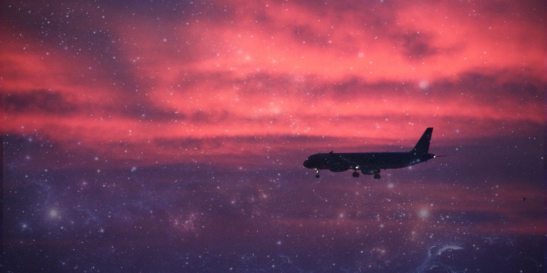 Метеорит или метеозонд: с чем же столкнулся Boeing 737 в небе над США?