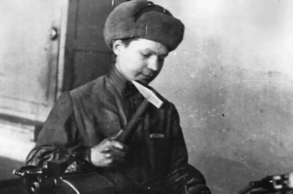    Люди работали по 12-14 часов в сутки