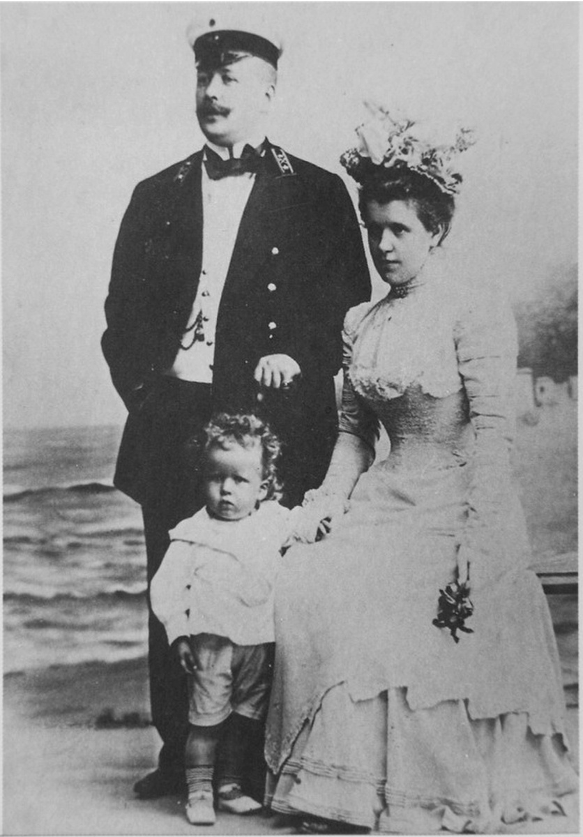 Сергей Эйзенштейн со своими родителями