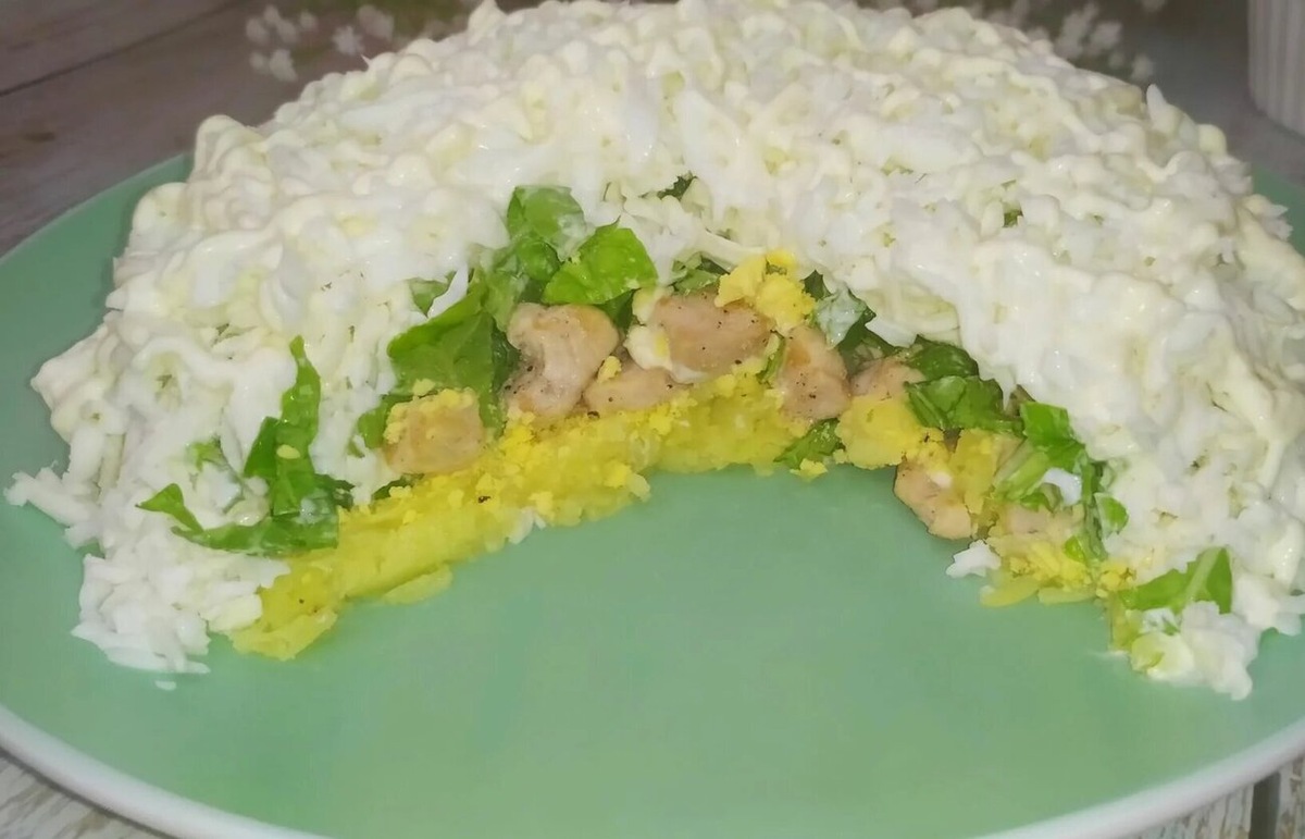 Салат "Невеста" с курицей и пекинской капустой. Фото автора. 