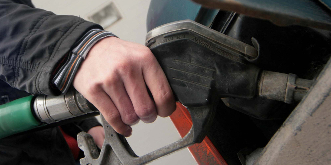 Российский ученый рассказал, как вычислить разбавленный водой бензин