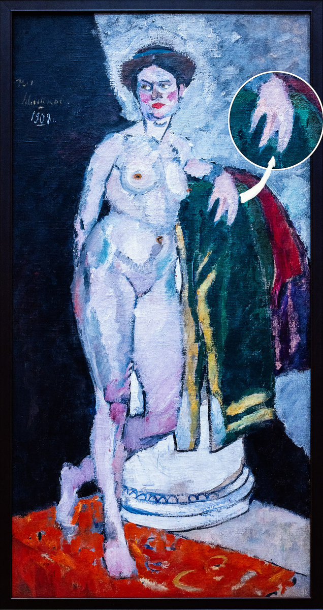 Четырехпалая натурщица... Официальное название картины - "Натурщица у тумбы", 1908 г.