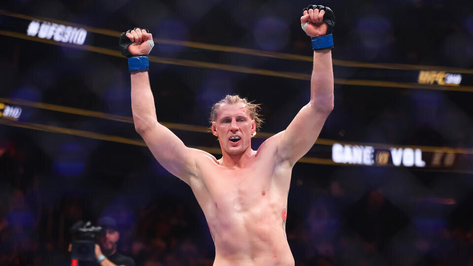     Александр Волков победил бразильца Алмейду на турнире UFC 321 WADE VANDERVORT/AP/TASS