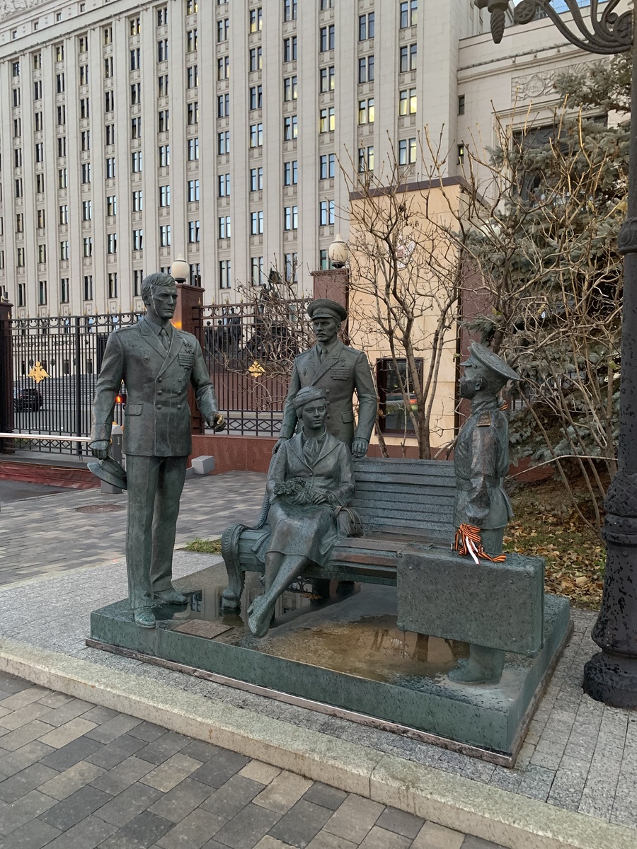 Памятник героям фильм­а "Офицеры"