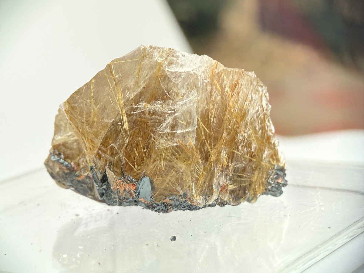 Образец рутилового кварца из моей коллекции. Месторождение Минос Жераис, Бразилия.