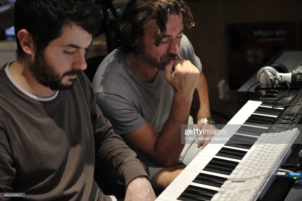 Бенни и Алессандро Бенасси за работой