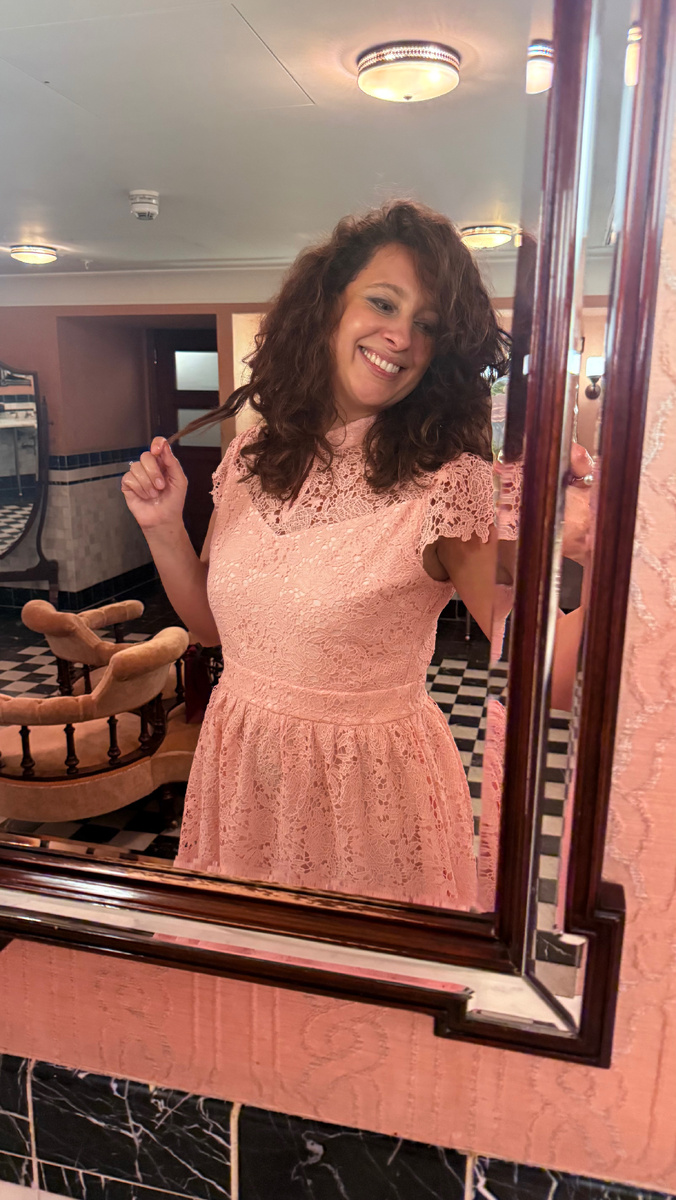 Фото от 08.10.2025г. из туалета знаменитого в своих кругах The Ned house - The Ned’s Club 