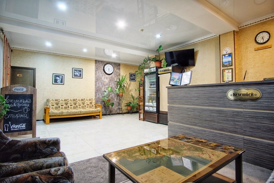 Сегодня в этих стенах отдыхают гости со всей России. Но за ними - годы работы