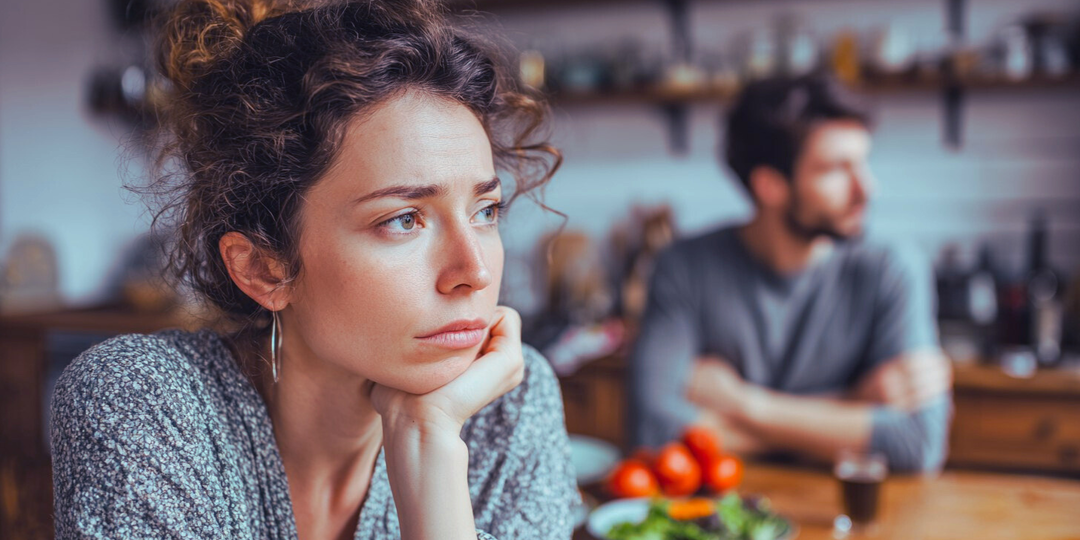 — Лёш, хватит на мне срываться постоянно! Если у тебя проблемы с твоей матерью, с ней их и выясняй, а не притаскивай домой этот эмоциональны