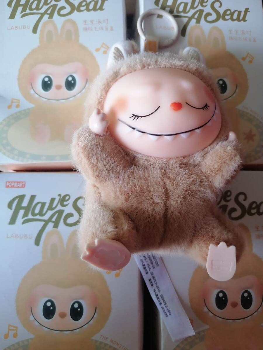 Пополнение в коллекции дочери. Подруга купила ей и подарила. 