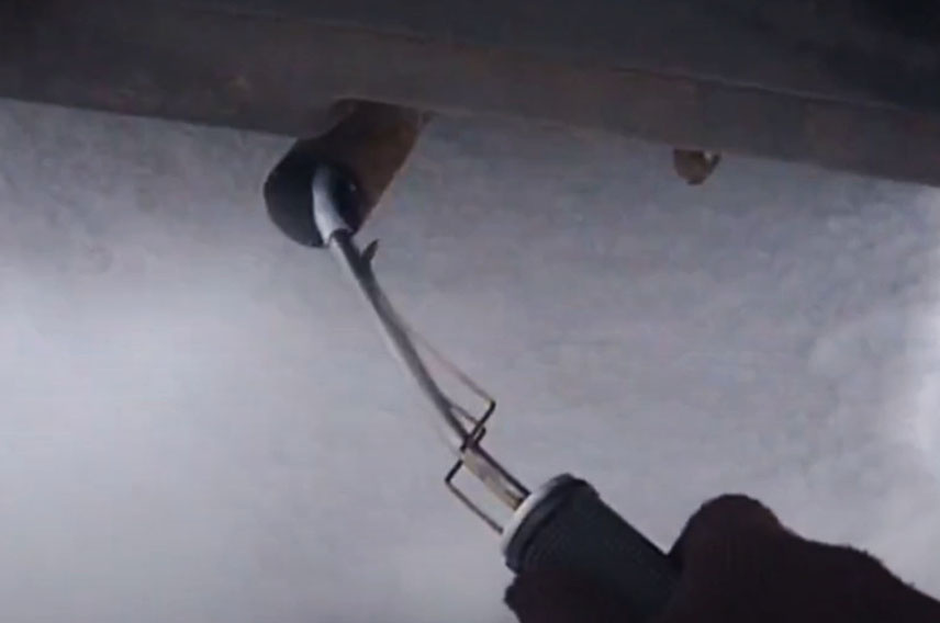 Зонд газоанализатора в выхлопной трубе — вот настоящая диагностика. Здесь не будет графиков, но будут точные данные о составе выхлопа.