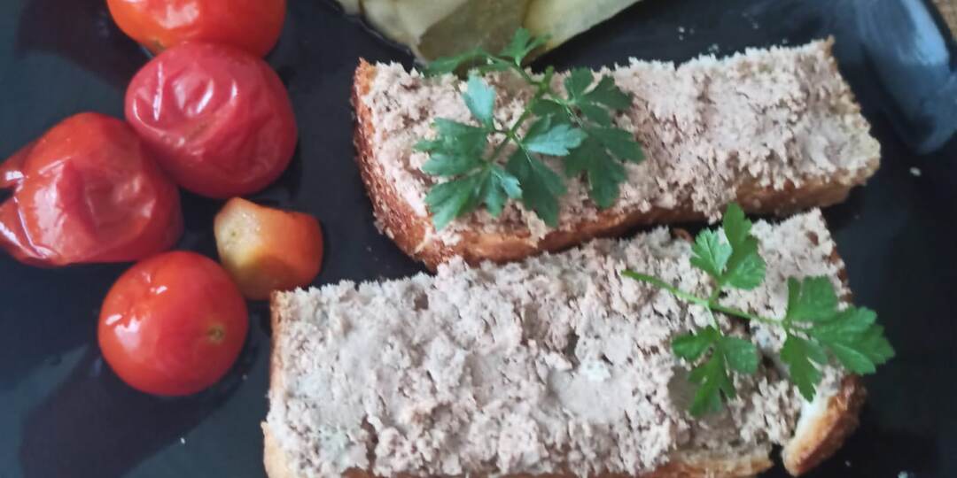 Домашний паштет из куриной печени. Вкусно, довольно просто и, в общем, недолго