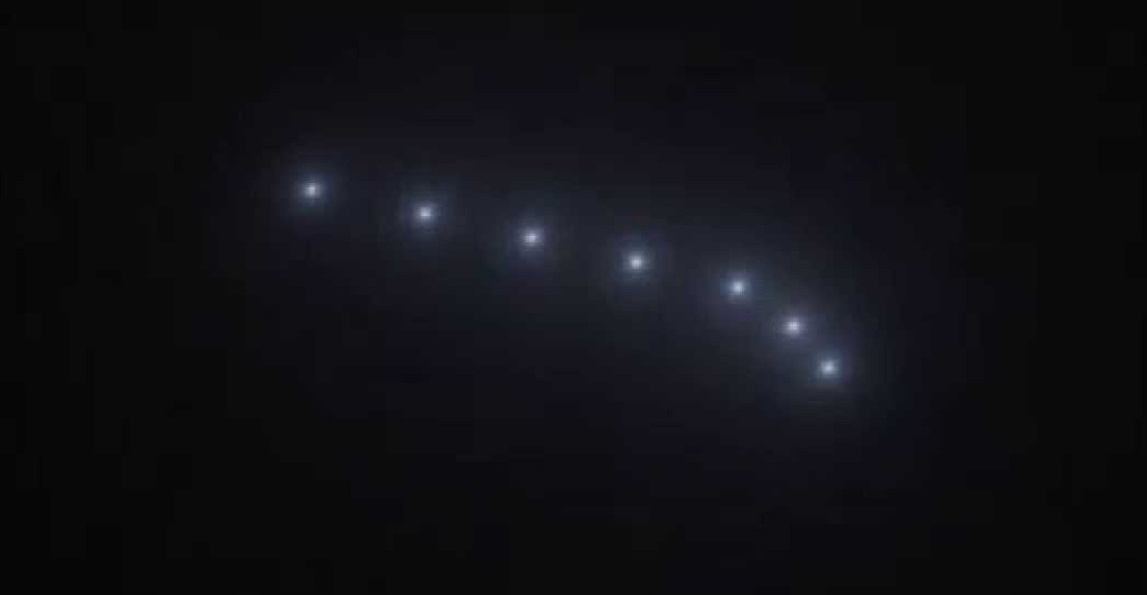 Что за огни летели по небу? (Фото: i.ytimg.com).