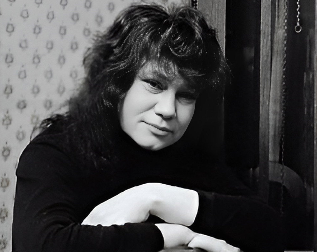 Маргарита Анатольевна Пушкина — советская и российская поэтесса, писательница, журналистка, переводчица и издательница, автор текстов песен. Наиболее известна по сотрудничеству с российскими метал-группами, в числе которых «Ария», «Мастер», «Кипелов», «Маврин» и других. 