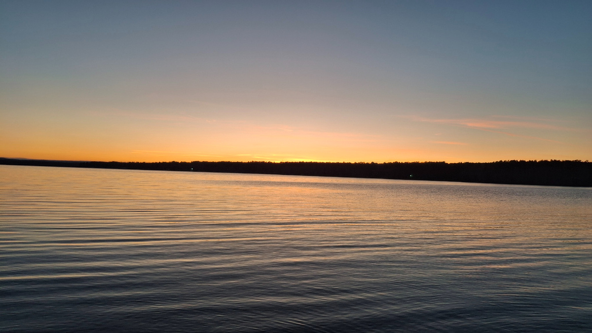 Закат над рекой