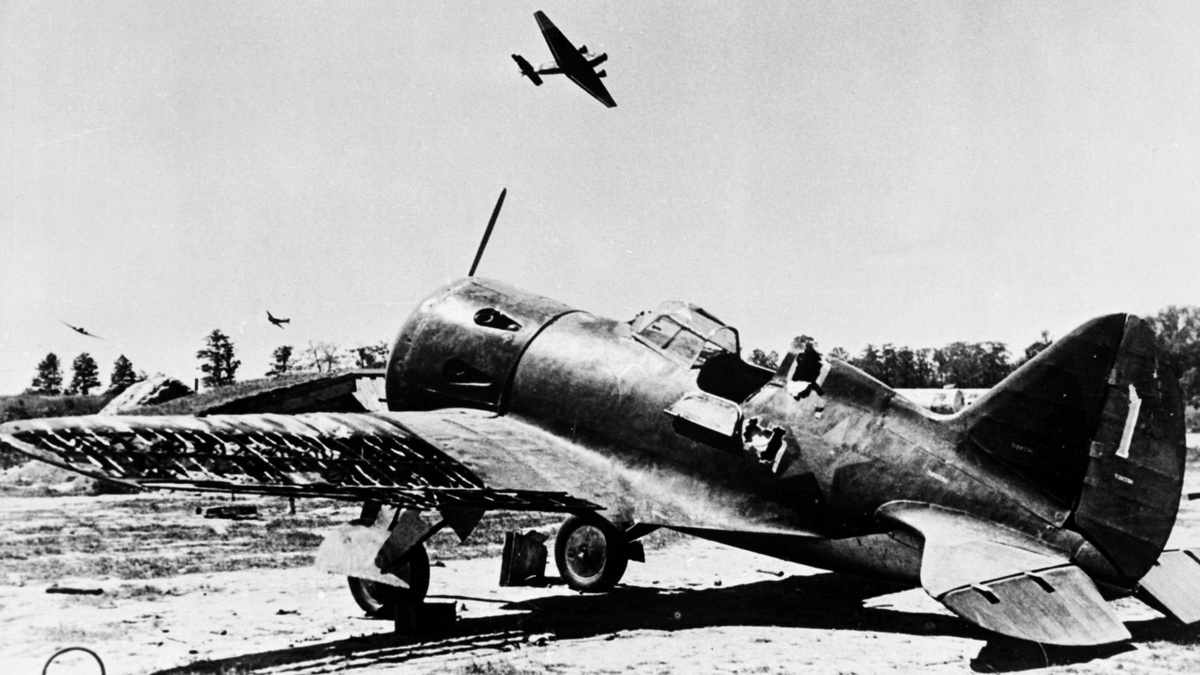 Истребитель И-16