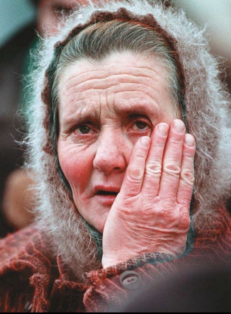 Начало Чеченской войны,беженка. Фото военкора Алексея Неменова (из книги Евгения Норина — Чеченская война)