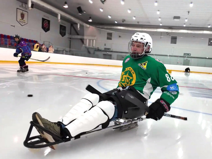     В ЕАО развивают секцию по следж-хоккею для людей с ОВЗ фото: пресс-служба правительства ЕАО
