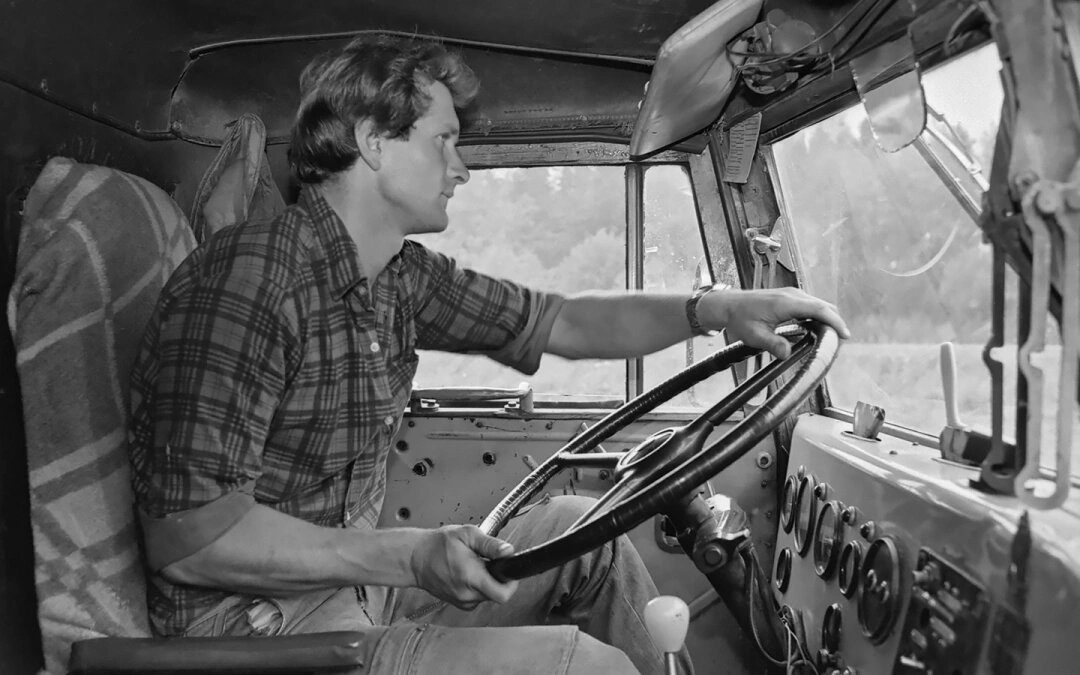 Сотрудник кооператива «Строитель», бригадир водителей КрАЗов Юрий Васильев. Карельская АССР, 8 сентября 1988 года (Фото: Майстерман Семен / Фотохроника ТАСС)